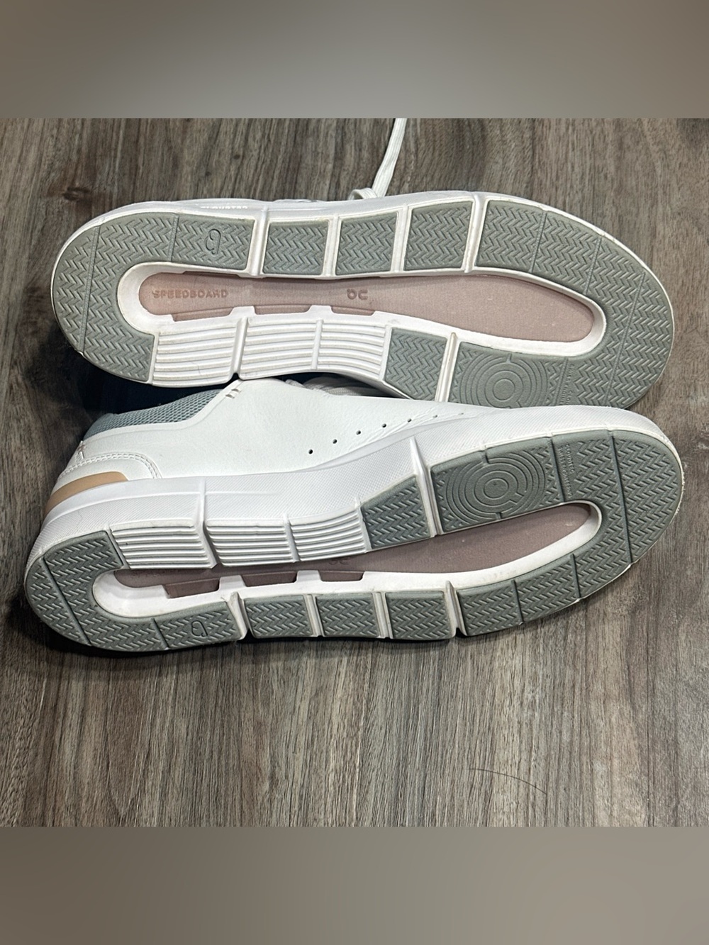 On Running Women's White Sneakers with Light Pink Lining - Picture 8 of 16